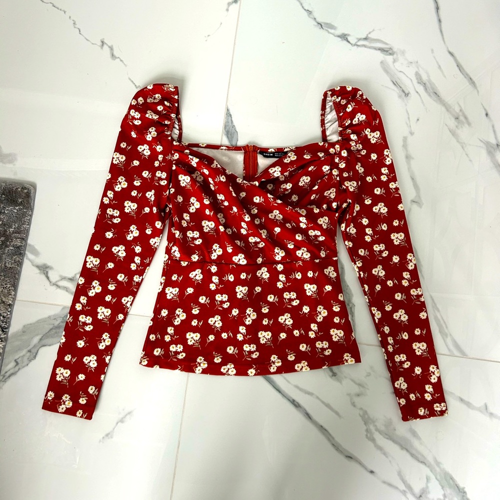 Floral fitted top
